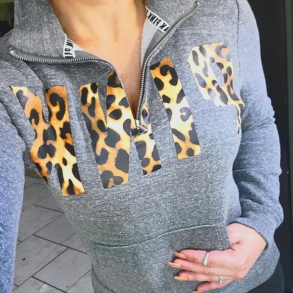 PINK Victoria's Secret Sweaters - Rare VS pink Rare cheetah speckled quarter zip